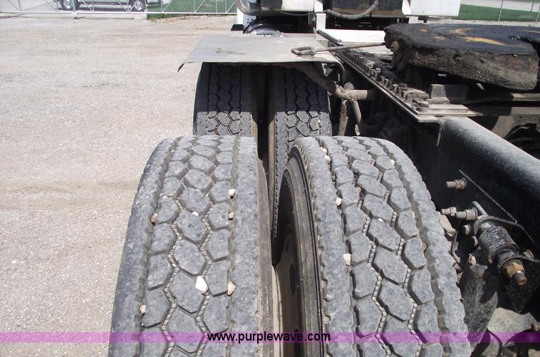 image for item 5776 2005 Freightliner FLD120 SD-TA semi truck