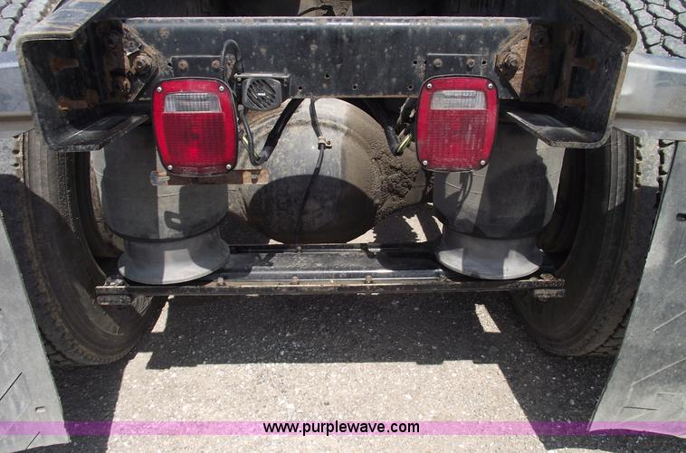 image for item 5776 2005 Freightliner FLD120 SD-TA semi truck