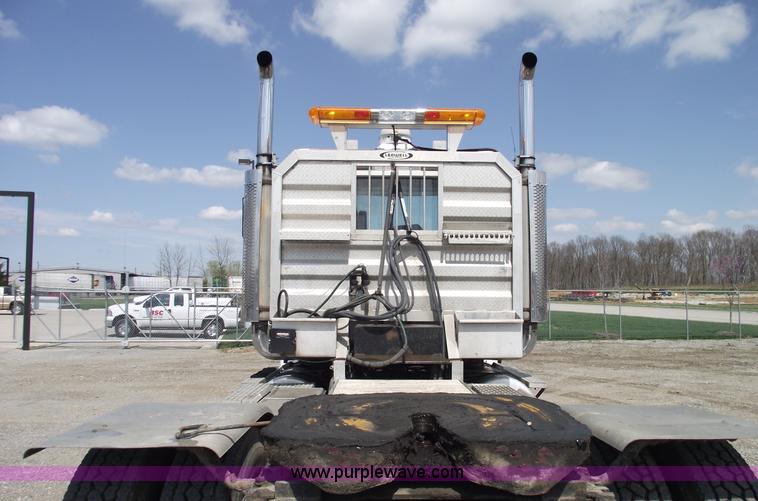 image for item 5776 2005 Freightliner FLD120 SD-TA semi truck