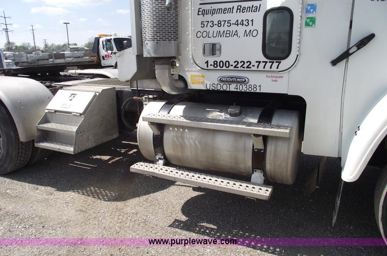 image for item 5776 2005 Freightliner FLD120 SD-TA semi truck