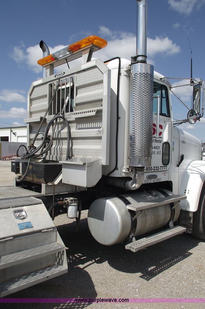 image for item 5776 2005 Freightliner FLD120 SD-TA semi truck