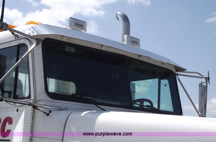 image for item 5776 2005 Freightliner FLD120 SD-TA semi truck