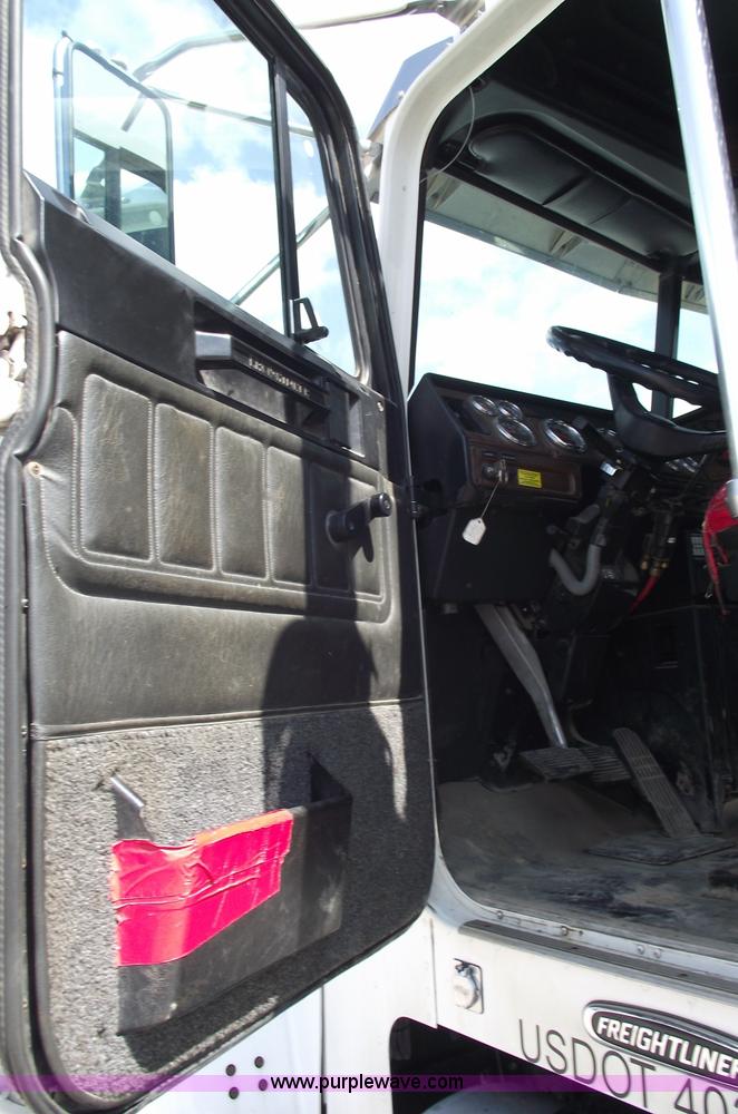 image for item 5776 2005 Freightliner FLD120 SD-TA semi truck