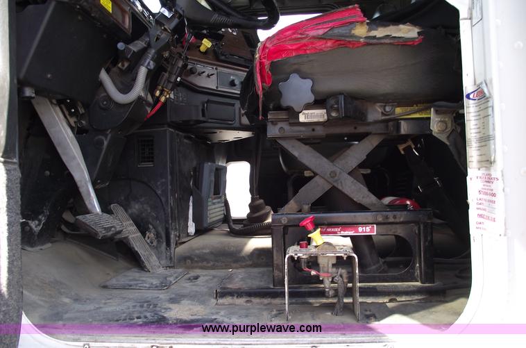 image for item 5776 2005 Freightliner FLD120 SD-TA semi truck