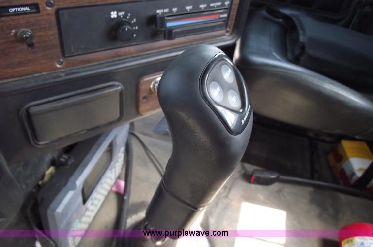 image for item 5776 2005 Freightliner FLD120 SD-TA semi truck