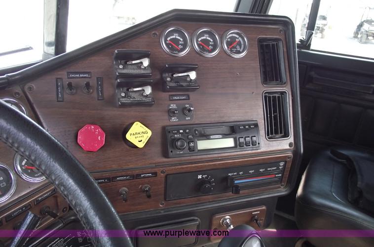 image for item 5776 2005 Freightliner FLD120 SD-TA semi truck