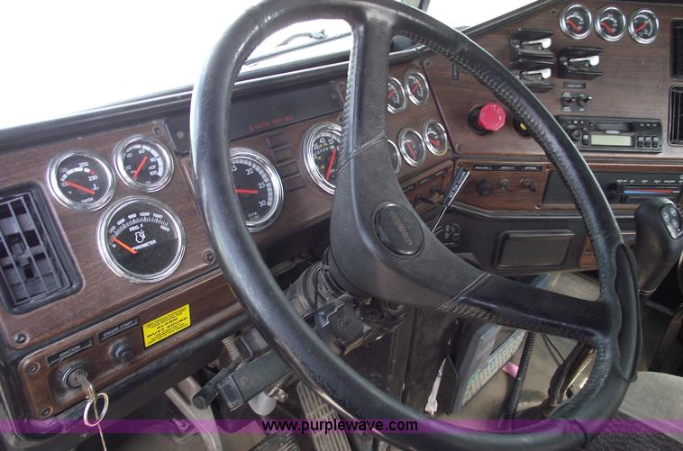 image for item 5776 2005 Freightliner FLD120 SD-TA semi truck