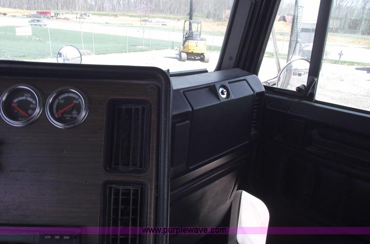 image for item 5776 2005 Freightliner FLD120 SD-TA semi truck