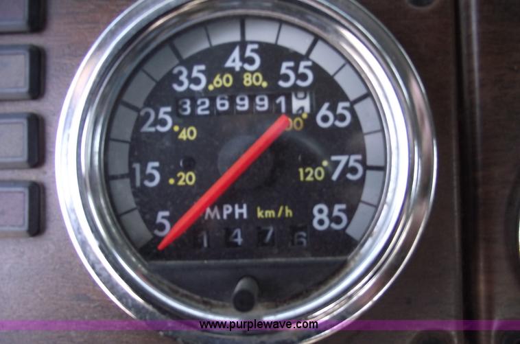 image for item 5776 2005 Freightliner FLD120 SD-TA semi truck