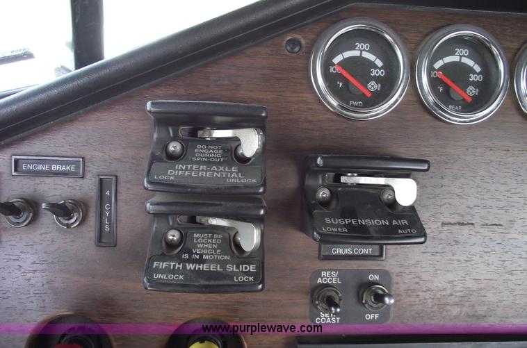 image for item 5776 2005 Freightliner FLD120 SD-TA semi truck