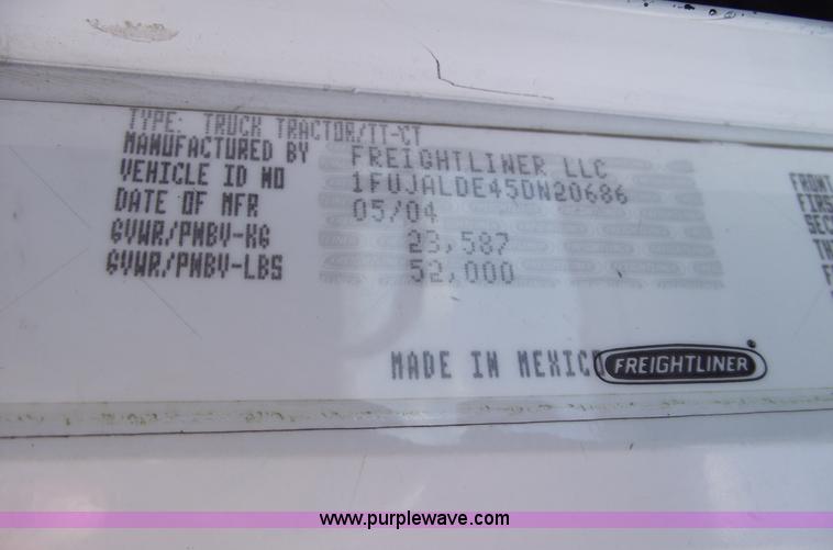 image for item 5776 2005 Freightliner FLD120 SD-TA semi truck