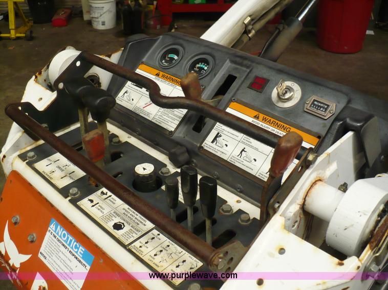 image for item 6075 2003 Bobcat MT50 mini track loader