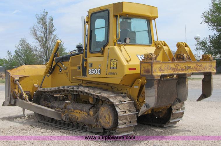 image for item 7007 2005 John Deere 850C Series II dozer