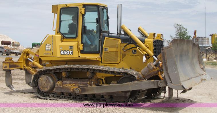 image for item 7007 2005 John Deere 850C Series II dozer