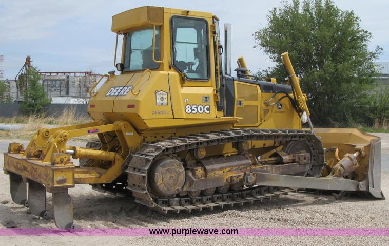 image for item 7007 2005 John Deere 850C Series II dozer