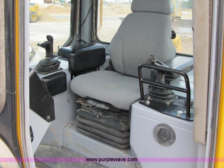 image for item 7007 2005 John Deere 850C Series II dozer