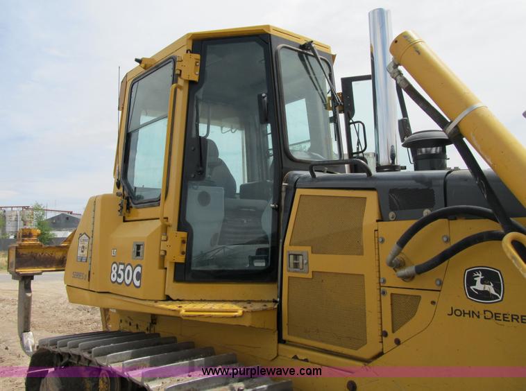 image for item 7007 2005 John Deere 850C Series II dozer