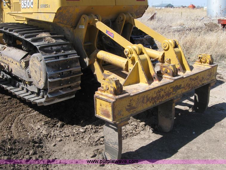 image for item 7007 2005 John Deere 850C Series II dozer