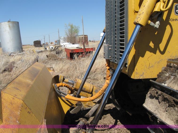image for item 7007 2005 John Deere 850C Series II dozer