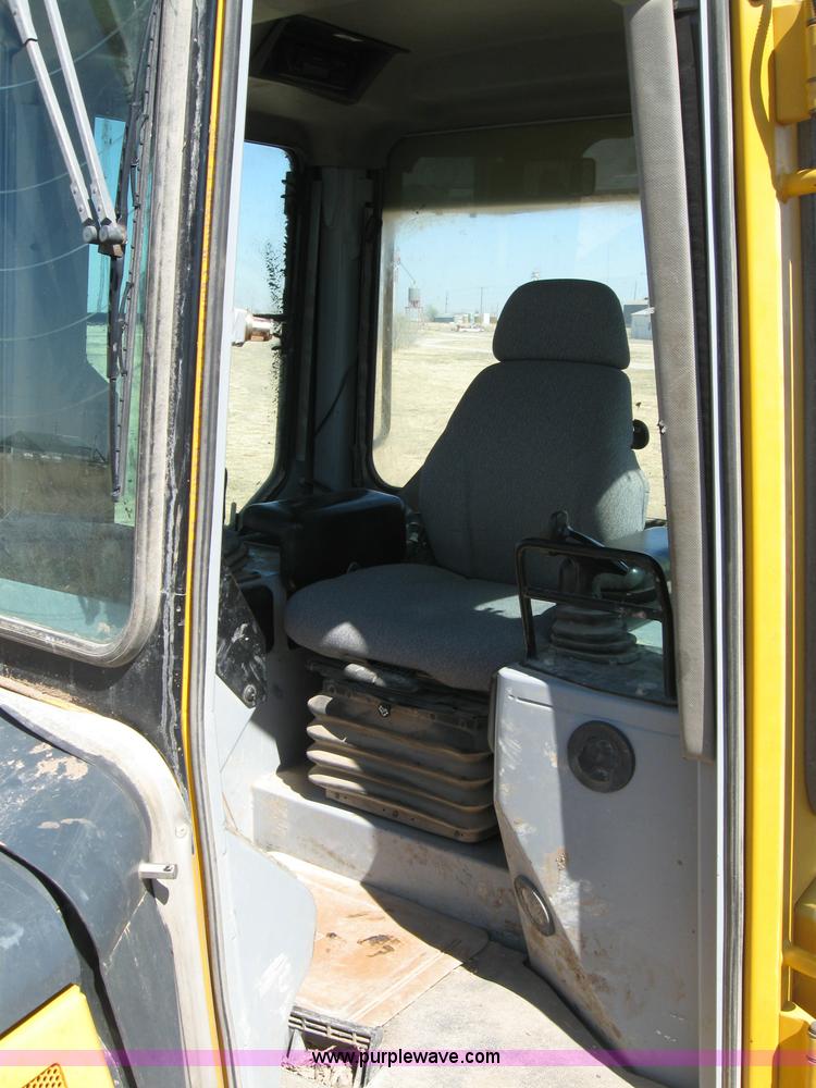 image for item 7007 2005 John Deere 850C Series II dozer