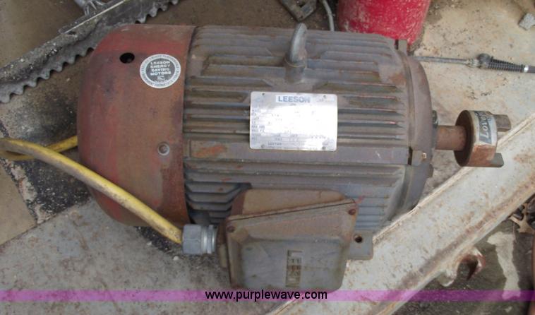 image for item 7827 Ohler twin prime water pump