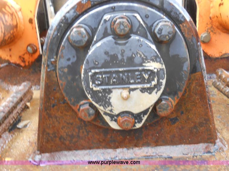 image for item 7828 Stanley hydraulic plate compactor