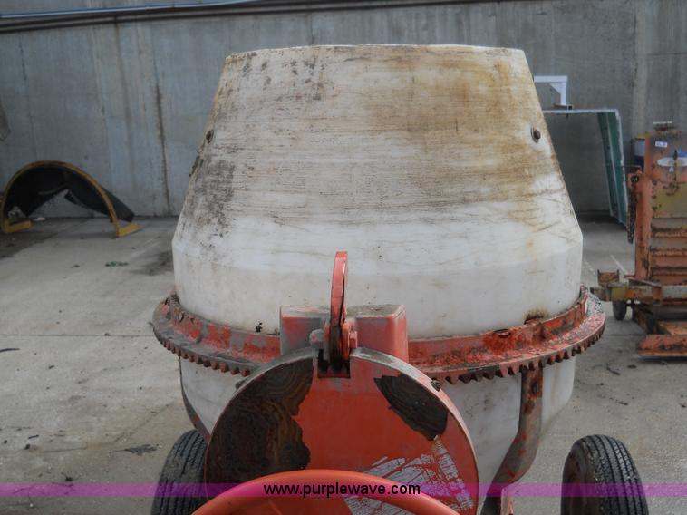 image for item 7829 Whiteman WC-62P cement mixer
