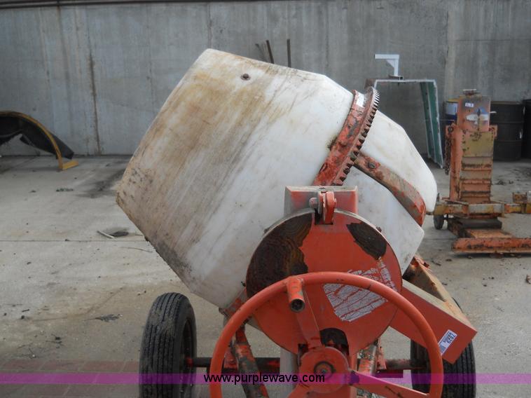 image for item 7829 Whiteman WC-62P cement mixer