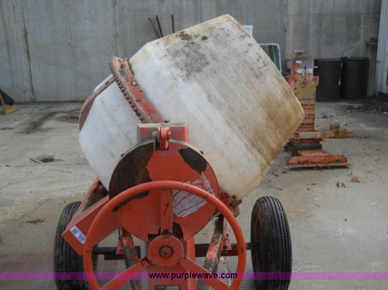 image for item 7829 Whiteman WC-62P cement mixer
