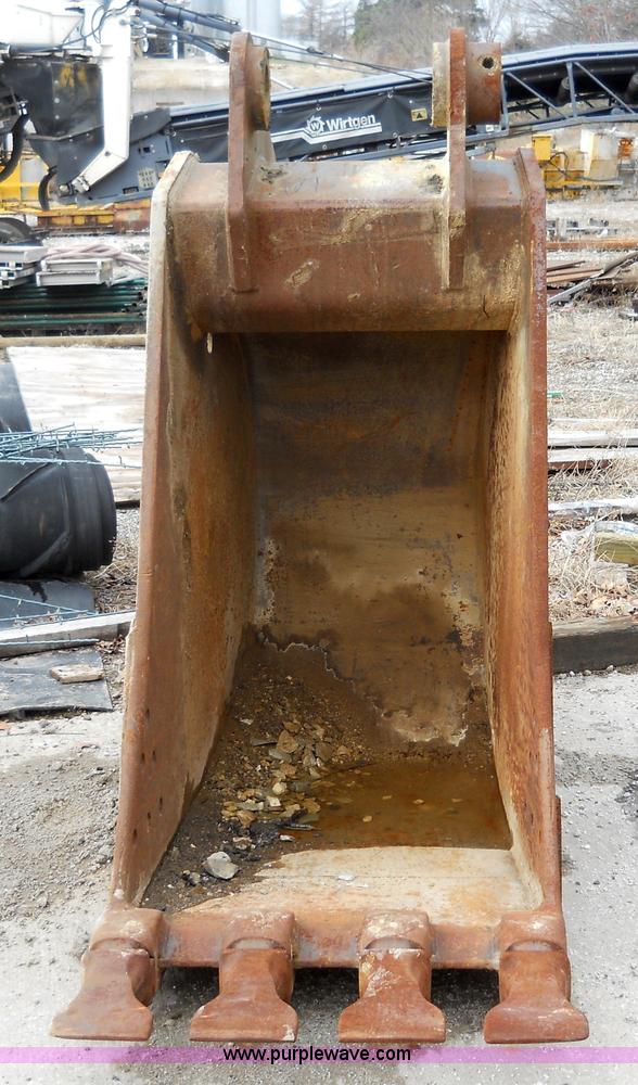 image for item 7831 ESCO bucket