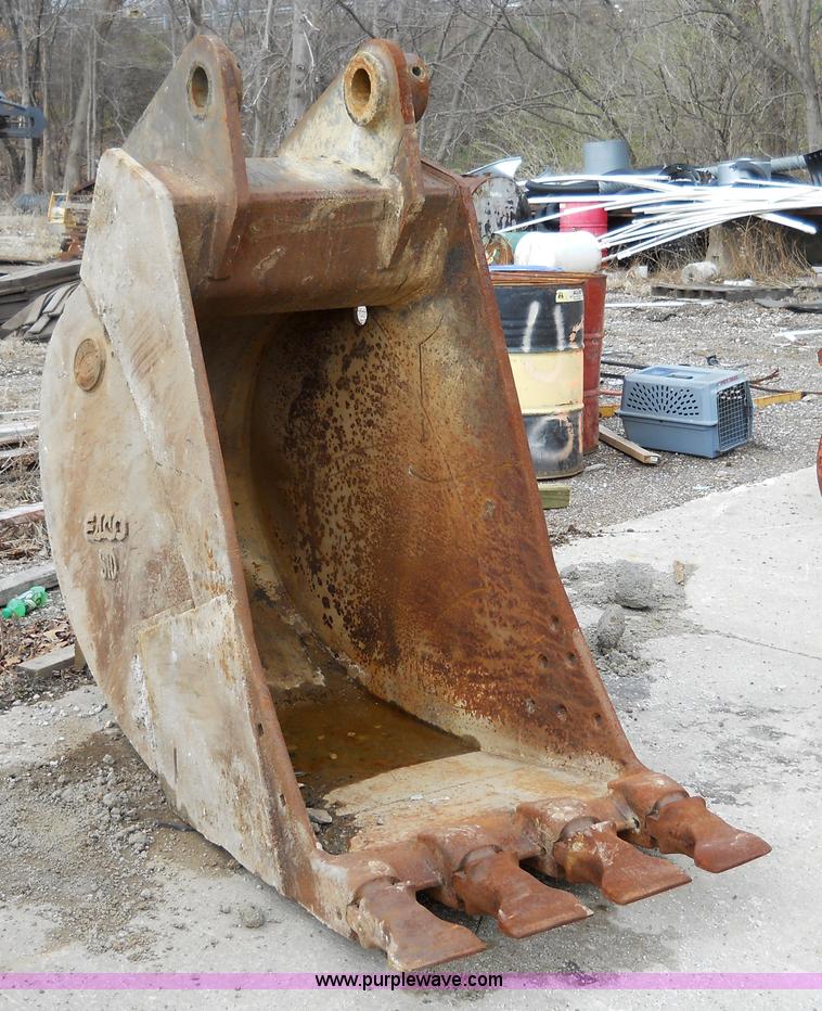 image for item 7831 ESCO bucket