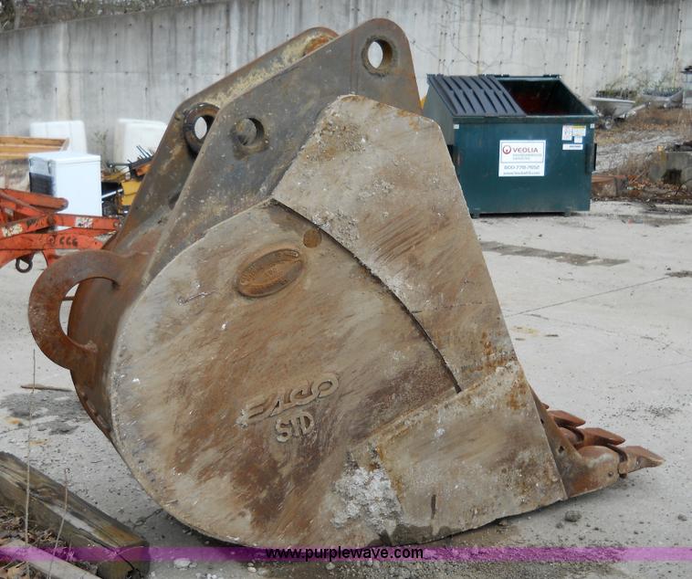 image for item 7831 ESCO bucket