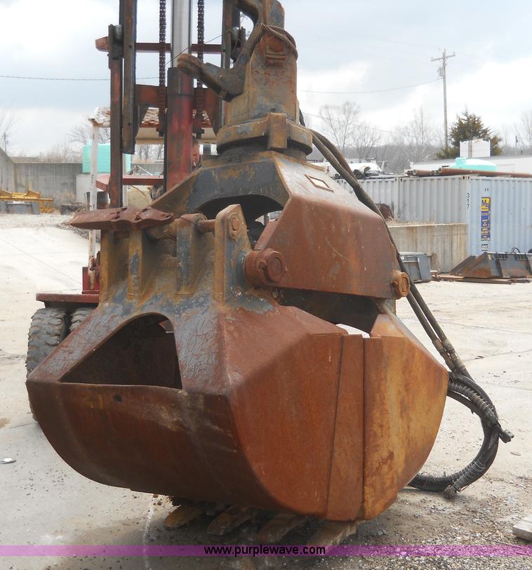 image for item 7832 Anvil hydraulic clam shell bucket