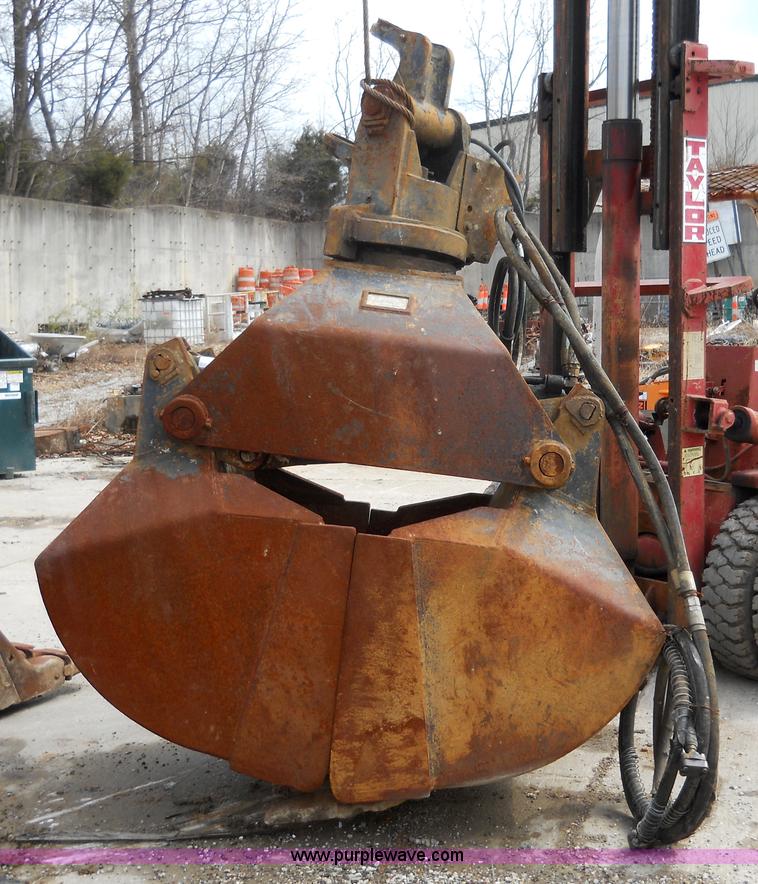 image for item 7832 Anvil hydraulic clam shell bucket