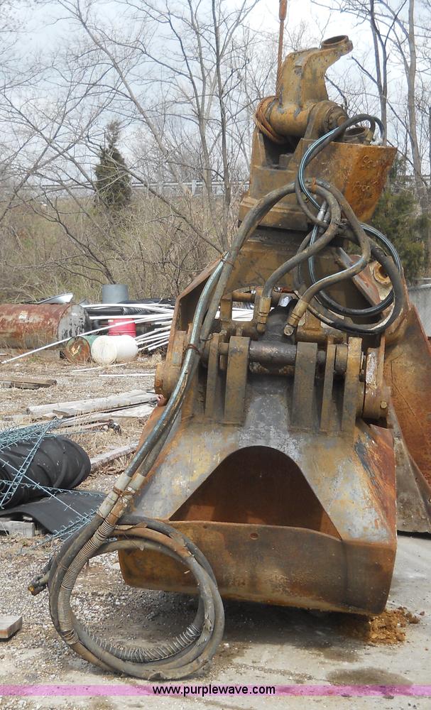 image for item 7832 Anvil hydraulic clam shell bucket