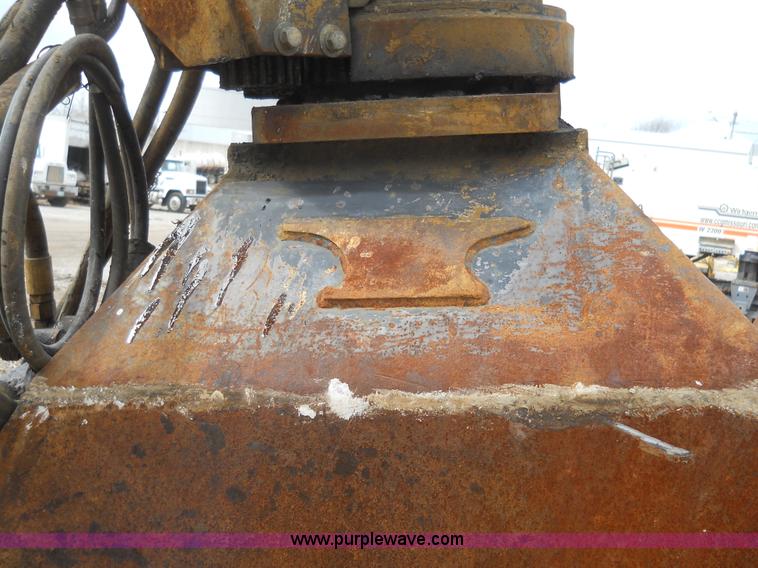 image for item 7832 Anvil hydraulic clam shell bucket