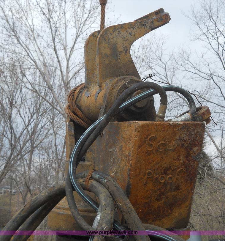image for item 7832 Anvil hydraulic clam shell bucket