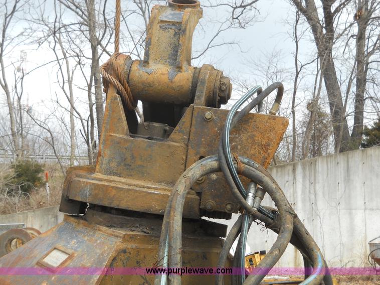 image for item 7832 Anvil hydraulic clam shell bucket