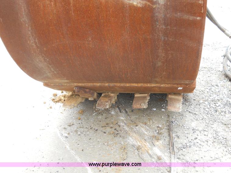 image for item 7832 Anvil hydraulic clam shell bucket