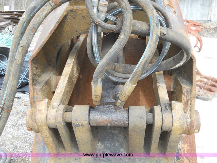 image for item 7832 Anvil hydraulic clam shell bucket