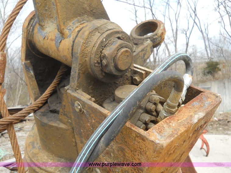 image for item 7832 Anvil hydraulic clam shell bucket