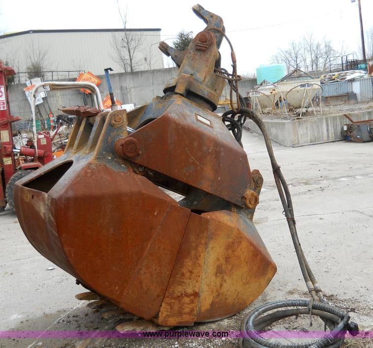image for item 7832 Anvil hydraulic clam shell bucket