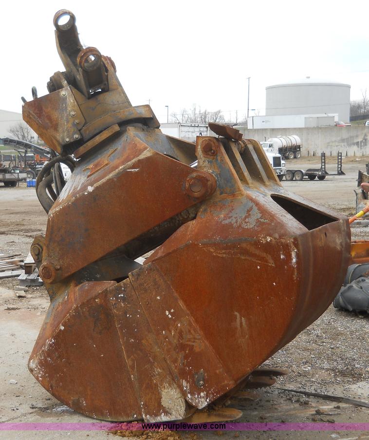 image for item 7832 Anvil hydraulic clam shell bucket