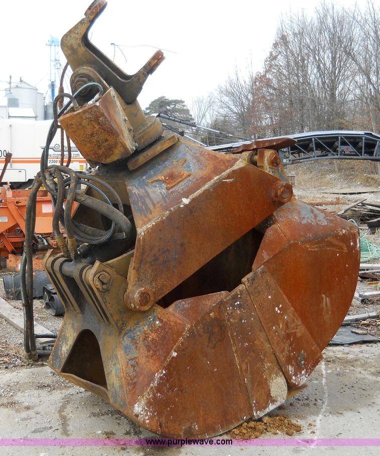 image for item 7832 Anvil hydraulic clam shell bucket