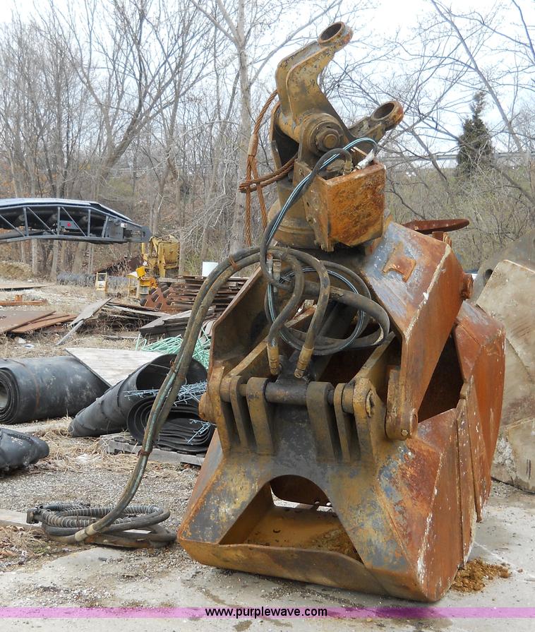 image for item 7832 Anvil hydraulic clam shell bucket