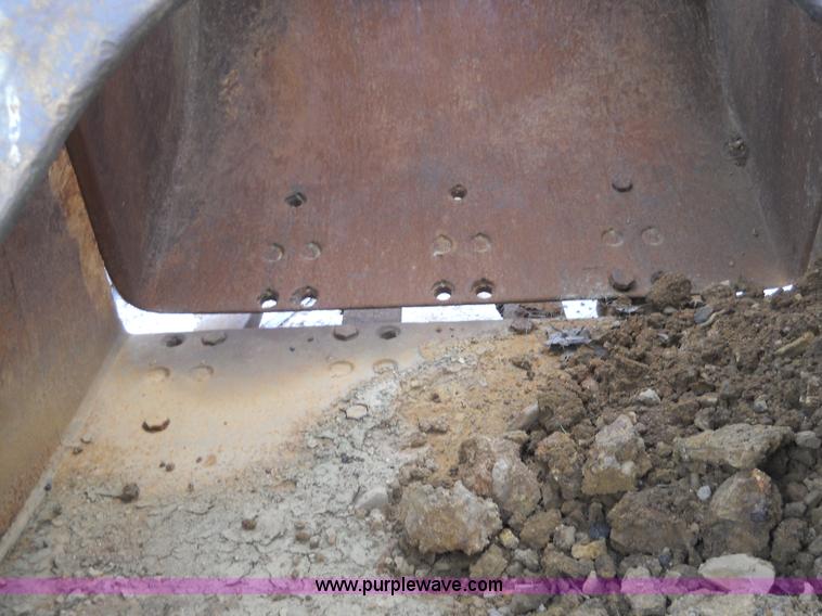 image for item 7832 Anvil hydraulic clam shell bucket