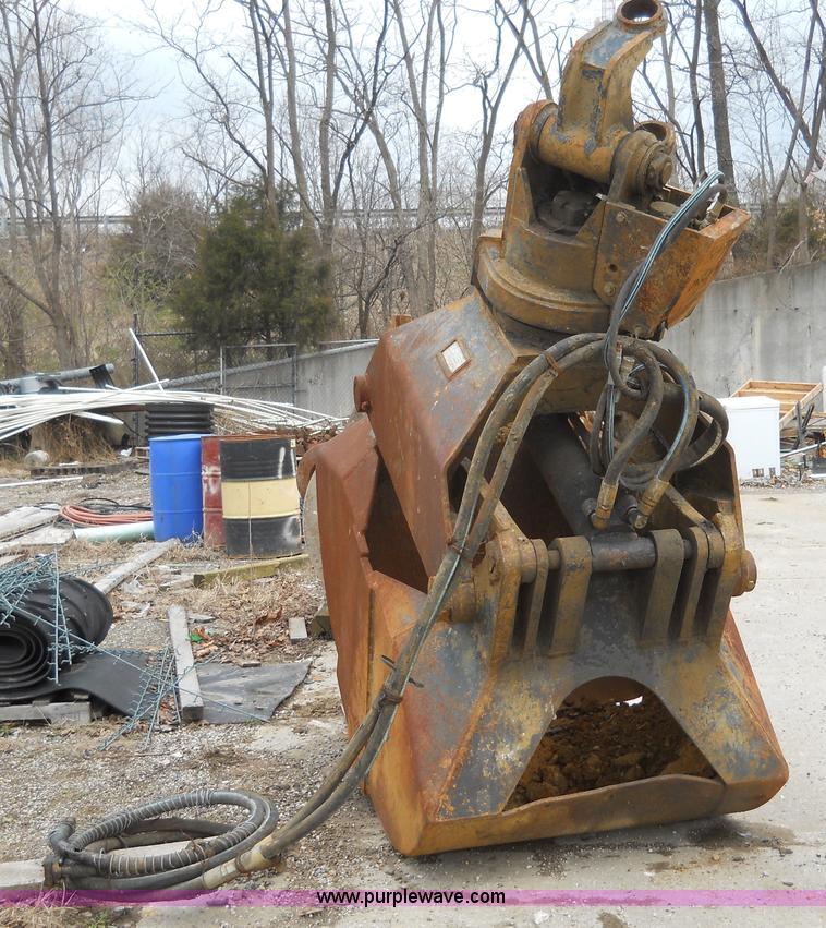 image for item 7832 Anvil hydraulic clam shell bucket