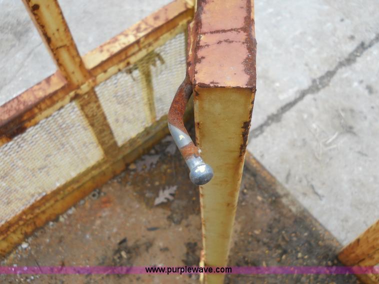 image for item 7834 Custom cage