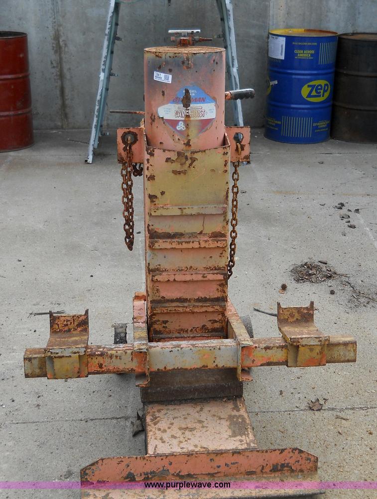 image for item 7841 Royal SAV T hoist air jack