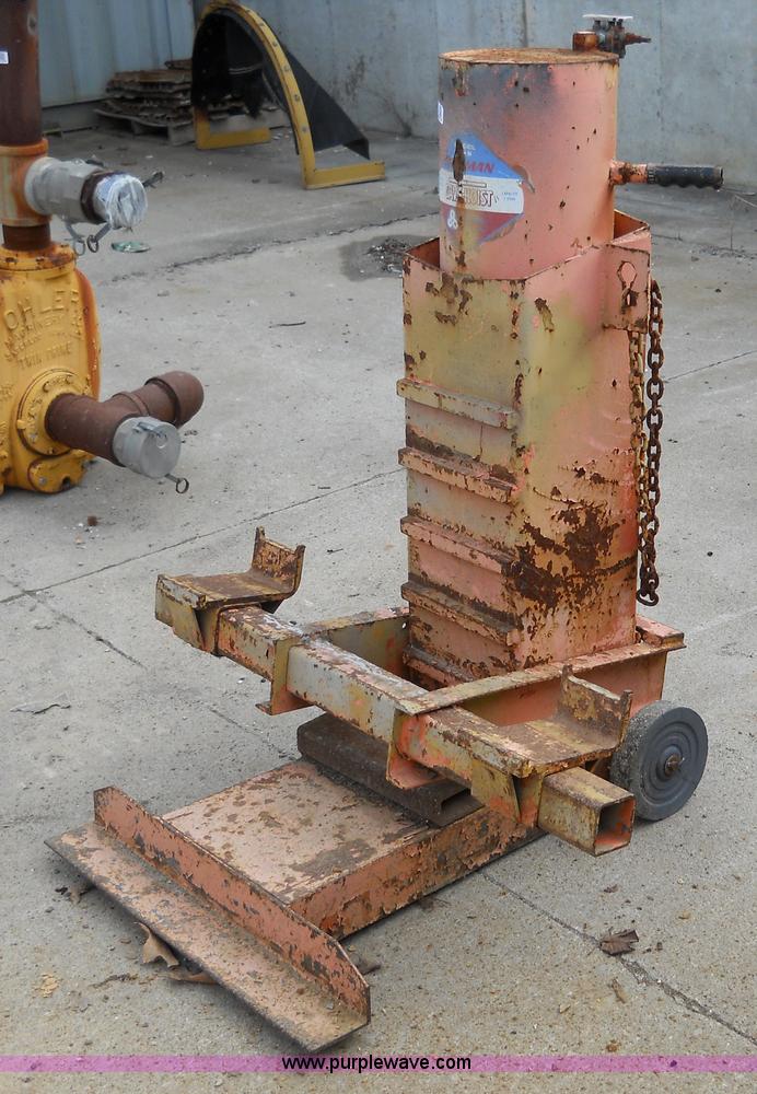 image for item 7841 Royal SAV T hoist air jack